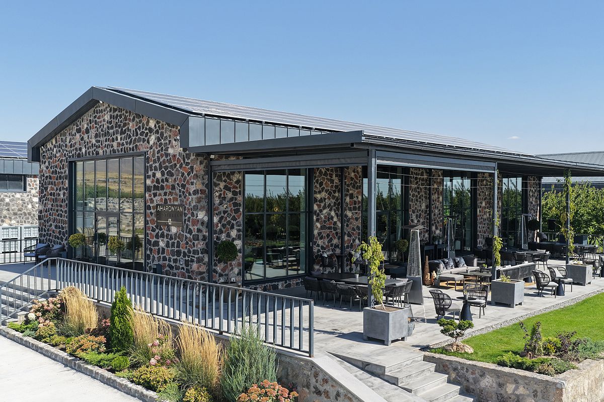 Зал Aharonyan Distillery